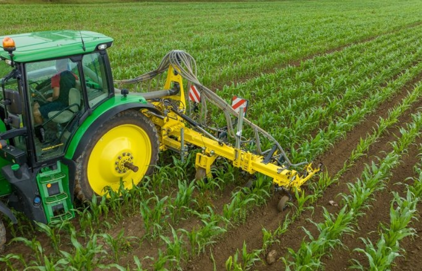 Електротрактор John Deere E-Power хвалять за тиху роботу та легше керування